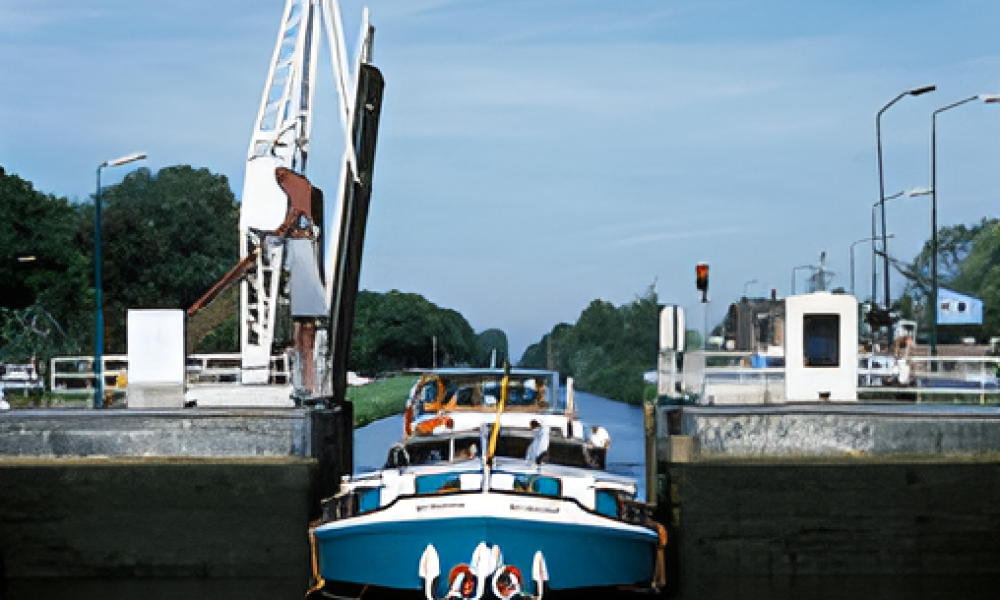 schip-in-sluis-255 (1)